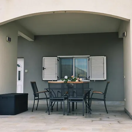 Rafael Apartment